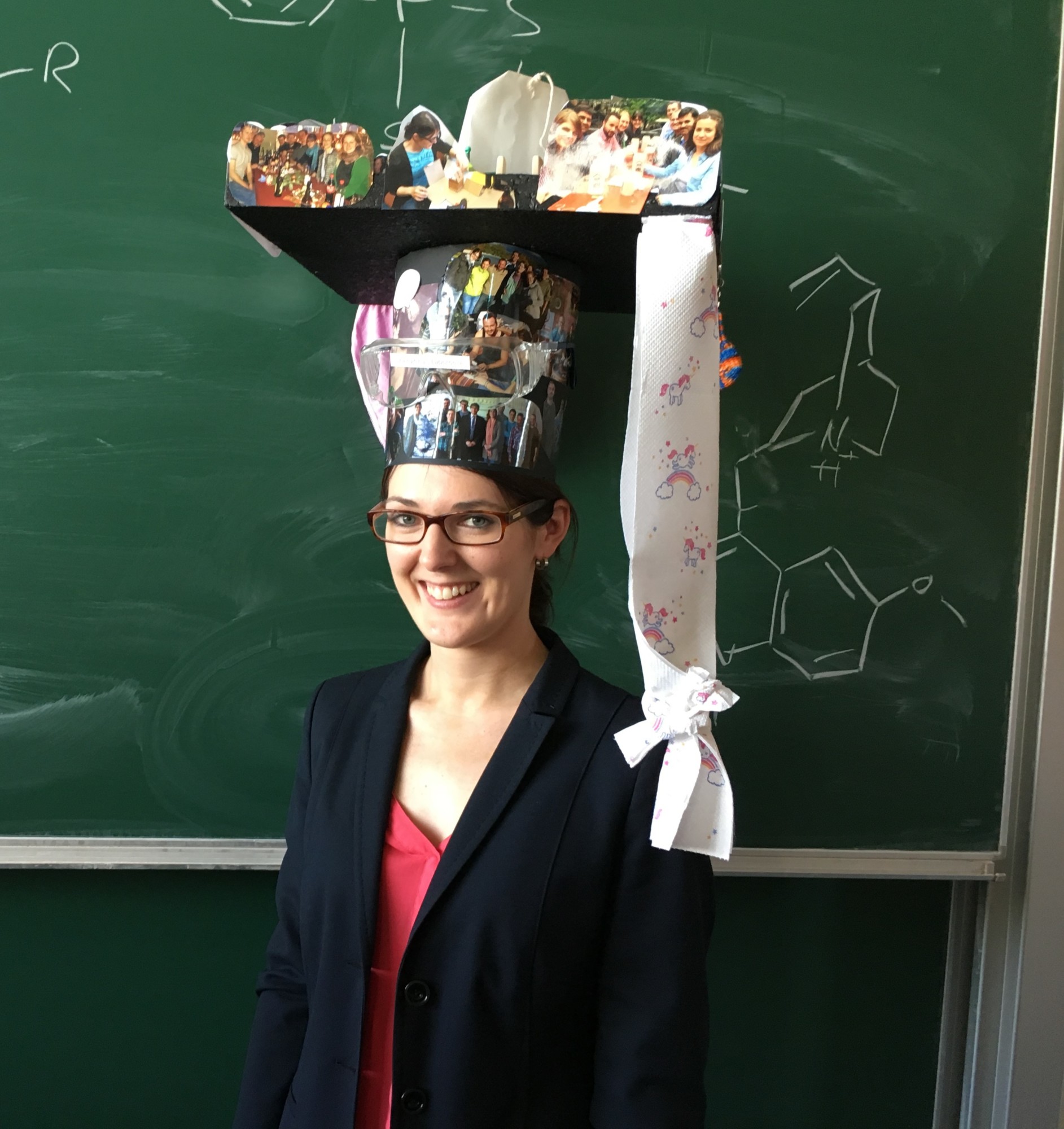 CHRISTINA (29.05.17) successfully passed her PhD Qualifying Exam. Congratulations!!! (Image: Tsogoeva)