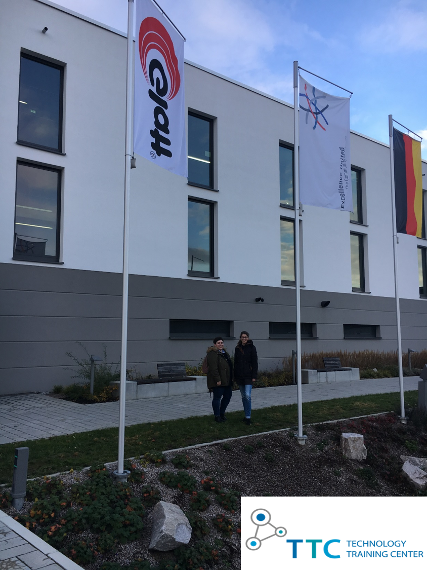 Pia Hiltl and Christina Rödel in front of the new technology center of the Glatt® company in Binzen.