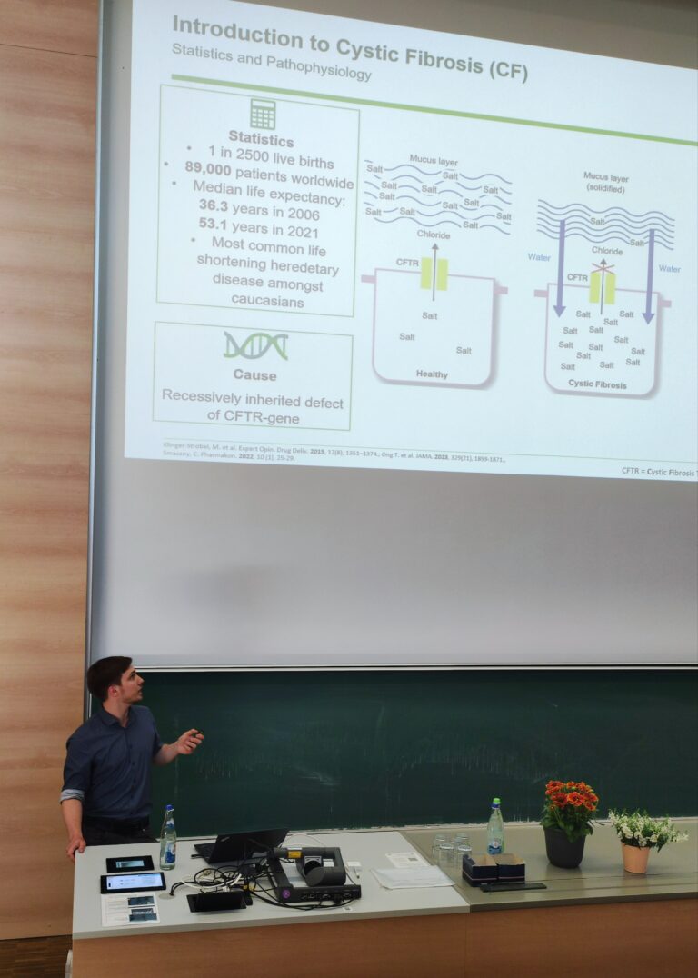 Fabian Döll presents at the Research Day efs-NeW