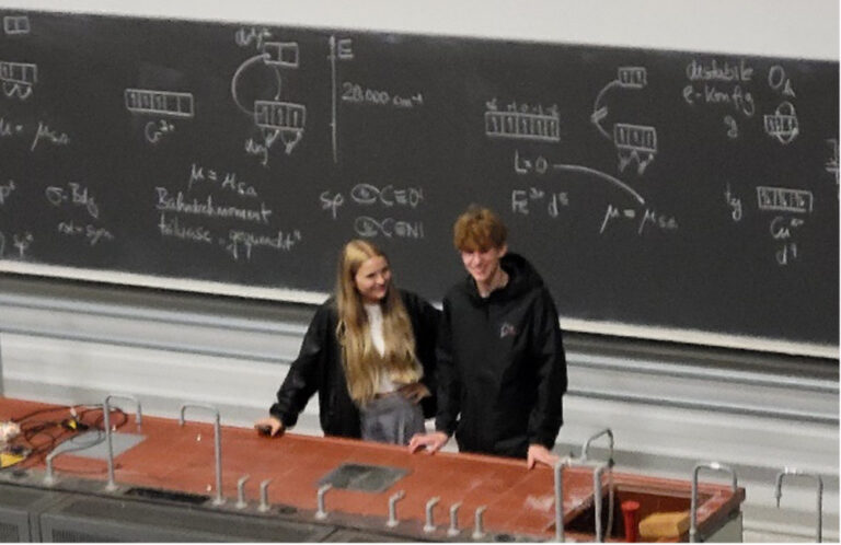 Exploring Chemistry at FAU: Lukas gave a Campus Tour for Future Scientists