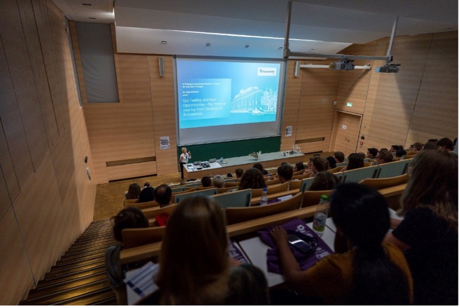 Dr. Sofia Dembski’s talk about her interesting research on biomaterials at Fraunhofer ISC