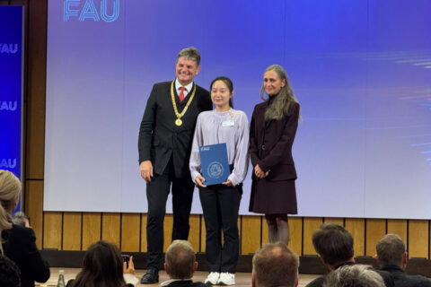 Yifan Bo Receives the Schüssler Prize for Research Excellence and Social Engagement