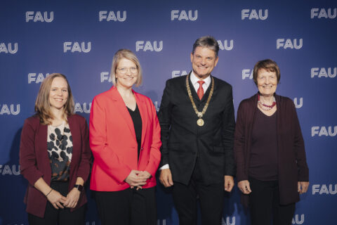 Project initiators Dr. Hannah Zenker and Dr. Sabrina Gensberger-Reigl with Prof. Wittern-Sterzel and FAU President Prof. Hornegger (Image: FAU / Giulia Iannicelli)