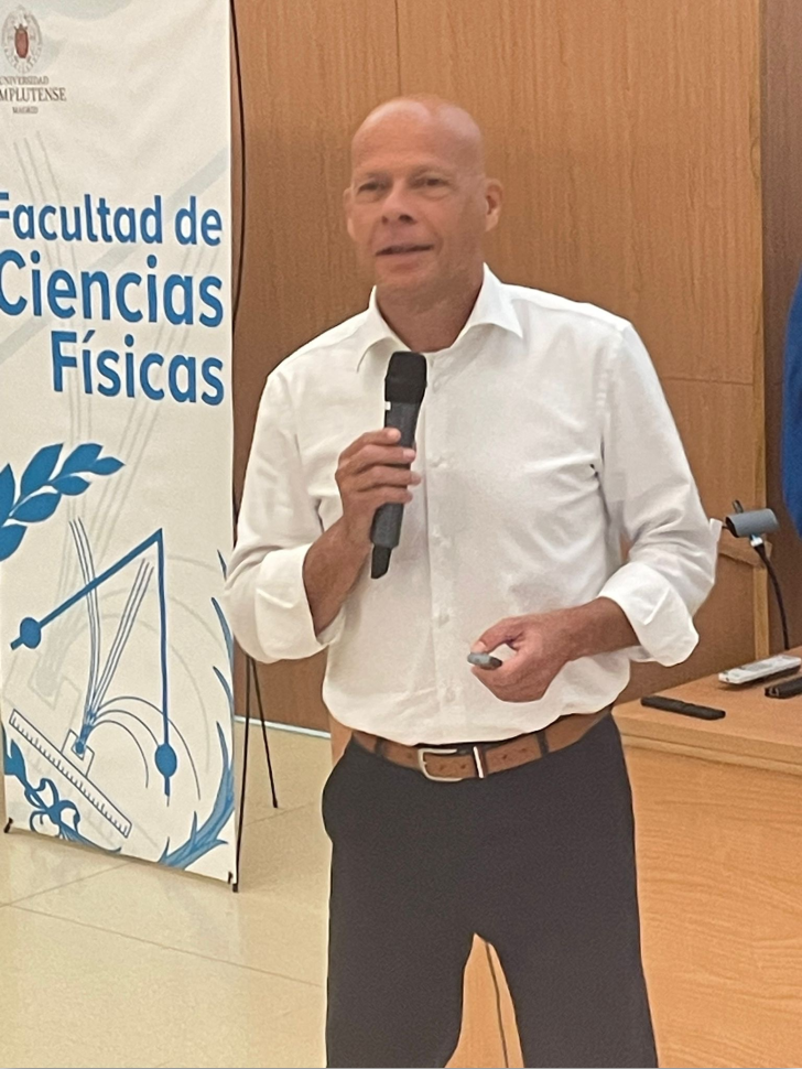 Dirk M. Guldi at the symposium From Molecular Design to Future Materials in Madrid