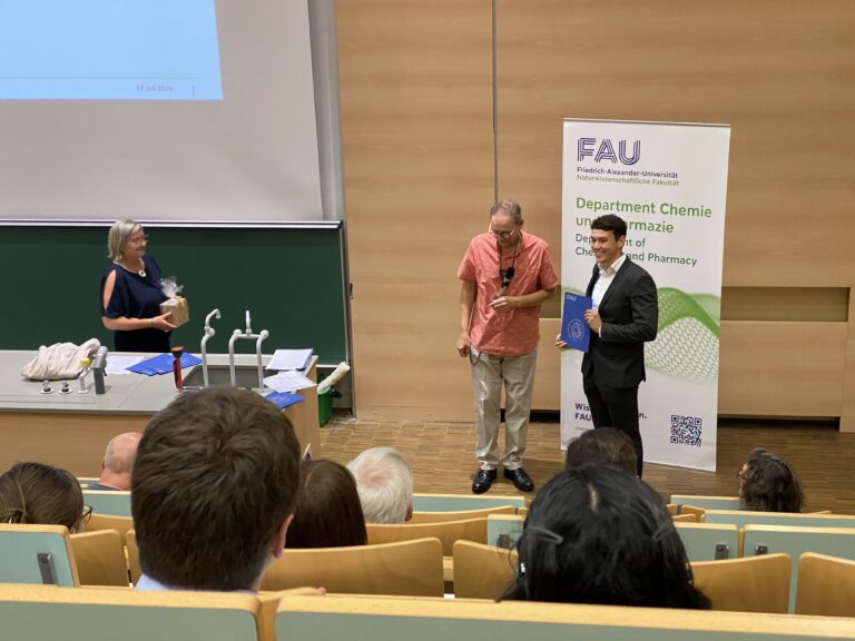 David receives the Zerweck-Masterthesis Award
